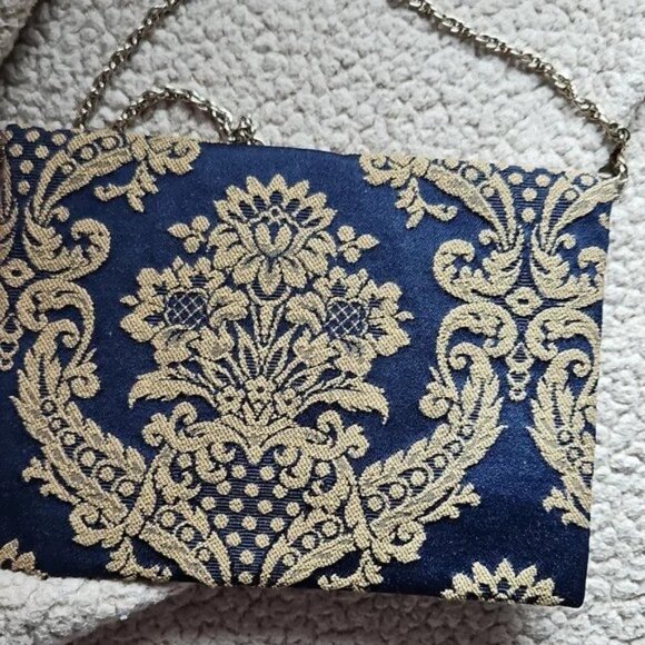 BEAUTIFUL handmade clutch with chain - Picture 3 of 3